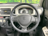 インテリアに合わせたデザインのステアリングは、運転される方のことも考え、運転しやすい形状、大きさです。是非一度、実際に触ってお確かめください。