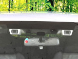 【アイサイトVer3】前方の車両等を検知し、衝突しそうな時は警報で注意を促し、ブレーキを踏む力をサポート。ブレーキを踏めなかった場合は衝突被害軽減ブレーキが作動、衝突回避をサポートします。