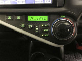 左右独立温度コントロールフルオートエアコンです。運転席、助手席それぞれで独立して温度設定ができます。冷え性の方が乗っても安心ですね♪