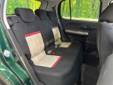 コンパクトカーですが、セカンドシートは十分な広さがあり快適にお乗りいただけます♪シートを倒して大きな荷物を積んだりと、用途の幅が広い1台です。