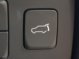 【パワーバックドア】スマートキーや運転席のボタンを押すだけでリアゲートが自動で開閉します!荷物を持っている時や、高い位置にあるバックドアを閉める際に便利な機能です♪
