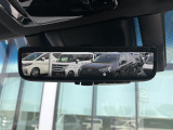 【デジタルインナーミラー(トヨタ)】車両後方カメラの映像をルームミラーに映すことが出来ます。 そのため、後席に人や荷物があって後方が見えづらい場合でもしっかり視界を確保することが出来ます。