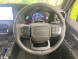 インテリアに合わせたデザインのステアリングは、運転される方のことも考え、運転しやすい形状、大きさです。是非一度、実際に触ってお確かめください。