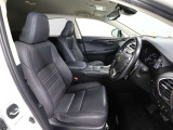 乗る者の気持ちをときめかせるハイクオリティな室内空間となっています。