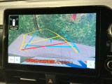 【バックカメラ】駐車時に後方がリアルタイム映像で確認できます。大型商業施設や立体駐車場での駐車時や、夜間のバック時に大活躍!運転スキルに関わらず、今や必須となった装備のひとつです!