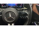 メモリー付きパワーシートが装備されている車両はシートの位置・ドアミラーの角度・ハンドルの位置を3名まで記憶出来ます。