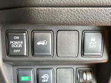 【パワーバックドア】スマートキーや運転席のボタンを押すだけでリアゲートが自動で開閉します!荷物を持っている時や、高い位置にあるバックドアを閉める際に便利な機能です♪