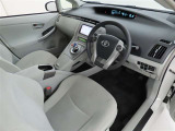 シンプルで使いやすいデザインの運転席です。