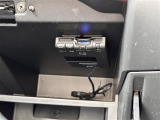 【ETC】有料道路を利用する際に料金所で停止することなく通過できる、ETC車載器(ノンストップ自動料金収受システム機器)が装備されています。セットアップを行うことで利用可能になります。