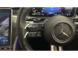 メモリー付きパワーシートが装備されている車両はシートの位置・ドアミラーの角度・ハンドルの位置を3名まで記憶出来ます。