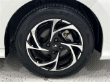 タイヤサイズは185/60R15!残り溝は5ミリ程度です!社外アルミホイール!アルミホイールに傷があります。