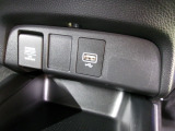 12V電源ソケットを設置しております。周辺機器の充電にご利用頂けます。