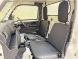 乗り降りも運転もしやすい快適な室内空間。大柄な方でも小柄な方でもラクに乗り降りが出来ます。
