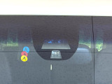 【シティブレーキアクティブシステム】低速走行中に前方の車両等を認識し、衝突しそうな時は警報とブレーキで衝突回避と被害軽減をアシスト。より安全にドライブをお楽しみいただけます。