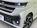 【LEDヘッドライト】悪天候や夜間走行時も良好な視界を確保し安心して運転できる高輝度LEDヘッドライトを装備!点灯速度が早く、消費電力も抑えられています。