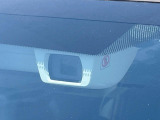 【アイサイトVer3】前方の車両等を検知し、衝突しそうな時は警報で注意を促し、ブレーキを踏む力をサポート。ブレーキを踏めなかった場合は衝突被害軽減ブレーキが作動、衝突回避をサポートします。