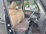 運転席シート廻りは使用感も少なく、良好な状態となっています。前オーナー様が丁寧に使っていたことがよくわかりますね。