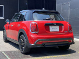 長期にわたる保証を実現。2年間のMINI NEXT保証と延長保証(別途費用)を合わせて最大4年間の保証。万一の故障に長期に備えることができ、ご安心してお乗り頂けます。(NEXT1年は1年距離無制限)