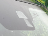 【i-ACTIVESENSE】走行中に前方の車両等を認識し、衝突しそうな時は警報とブレーキで衝突回避と被害軽減をアシスト。より安全にドライブをお楽しみいただけます。