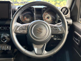 インテリアに合わせたデザインのステアリングは、運転される方のことも考え、運転しやすい形状、大きさです。是非一度、実際に触ってお確かめください。