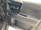【パワーウインドウ】運転席のスイッチで、各席の窓ガラスの開閉ができます!あると便利ですよね!