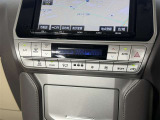 【オートエアコン】「AUTO」スイッチを押すだけで、冷暖房の切り替えや風量、吹き出し口の調整などを自動で行います。