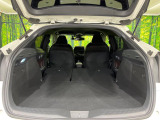 普段のお買い物や通勤、送迎等に十分な荷室スペースを確保しております。セカンドシートを倒すと、大きな荷物の積載も可能です♪