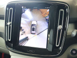 更に360&deg;ビューの単独表示も可能です 車を上から見下ろしたように車外を確認できるため、一切の死角がない状態で駐車が可能です
