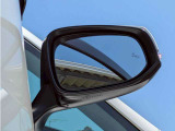 ◆ブラインドスポットモニター(BSM)【隣の車線を走る車両をレーダーにて検知。車両が死角エリアに入ると、ドアミラーのLEDインジケーターで点灯させます。】