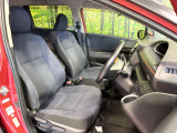 運転席まわりには十分なスペースがあり、大柄な方でもゆったり運転していただける環境です。