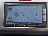 7インチ純正メモリーナビ(VXMー155VS i )を装着しています。目的地設定やルート案内もスムーズに行えます。