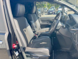 運転席シート廻りは使用感も少なく、良好な状態となっています。前オーナー様が丁寧に使っていたことがよくわかりますね。