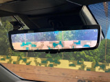 【デジタルインナーミラー】後席の大きな荷物や同乗者で後方が確認しづらい時でも安心!カメラが撮影した車両後方の映像をルームミラー内に表示。クリアな視界で状況の確認が可能です!