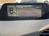 【フロント&サイド&バックカメラ】ドライバーから見にくい死角部分を映像で確認できるカメラを各所に装着。見通しがきかない場所や住宅密集地などを運転することが多い人におすすめの安心装備です。