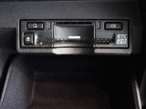 運転席お膝元にETCカード挿入口がございます。