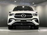 フロントグリル中央に大きく輝くスリーポインテッドスター。メルセデスベンツならではのステータスを強く感じる事ができます