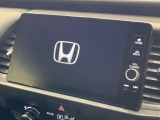 【メーカー純正9型ナビ】インテリアに溶け込むスタイリッシュな「専用設計」メーカーナビを装備♪視認性や操作性など基本性能にも優れ、より上質なカーライフをお楽しみいただけます。