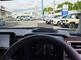 ヘッドアップディスプレイ(アップグレードパッケージ車に装着)