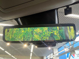 【デジタルインナーミラー】後席の大きな荷物や同乗者で後方が確認しづらい時でも安心!カメラが撮影した車両後方の映像をルームミラー内に表示。クリアな視界で状況の確認が可能です!