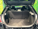 積み下ろしのしやすいデッキにはたっぷりと荷物を積み込んでいただけます。遊びから仕事まで、様々なシーンで頼れます♪