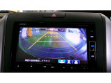 バックカメラの画像です。ガイドラインがスムースな車庫入れをサポートいたします。車庫入れの安心感がアップしますね。
