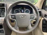 【純正革巻きステアリング】上質な革を使用することで、手にしっかり馴染みとても運転しやすいハンドルです♪