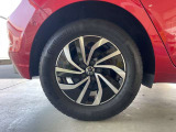 185/65R15タイヤにActive専用アルミホイールを装着。