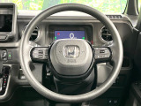 インテリアに合わせたデザインのステアリングは、運転される方のことも考え、運転しやすい形状、大きさです。是非一度、実際に触ってお確かめください。