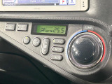 【オートエアコン】一度お好みの温度に設定すれば、車内の温度を検知し風量や温度を自動で調整。暑い&hellip;寒い&hellip;と何度もスイッチ操作をする必要はありません。快適な車内空間には必須の機能ですね♪