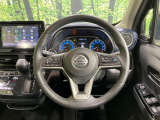 インテリアに合わせたデザインのステアリングは、運転される方のことも考え、運転しやすい形状、大きさです。是非一度、実際に触ってお確かめください。