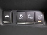 ★使いやすさや安全性を追求したステアリング周り!高級車ゆえにスイッチ類が多いのも特徴ですね!考え尽くされた配置ですぐに使いこなす事が出来ますのでご安心下さい!是非、体感してみて下さい!!