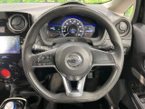 【ステアリングスイッチ】運転中、前方から目線をそらすことなく、オーディオ等の操作が可能な便利機能!安心&快適なドライブを演出してくれます♪