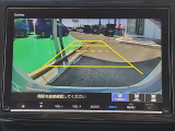 ガイドライン付きバックカメラを装備しているので、慣れない場所での車庫入れも安心です。
