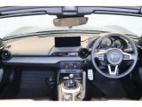 操作性に優れた運転席となります!小物入れや各ボタンの配置にこだわり、使いやすいです!座り心地もよく視認性も良好なのでロングドライブもお任せ下さい!